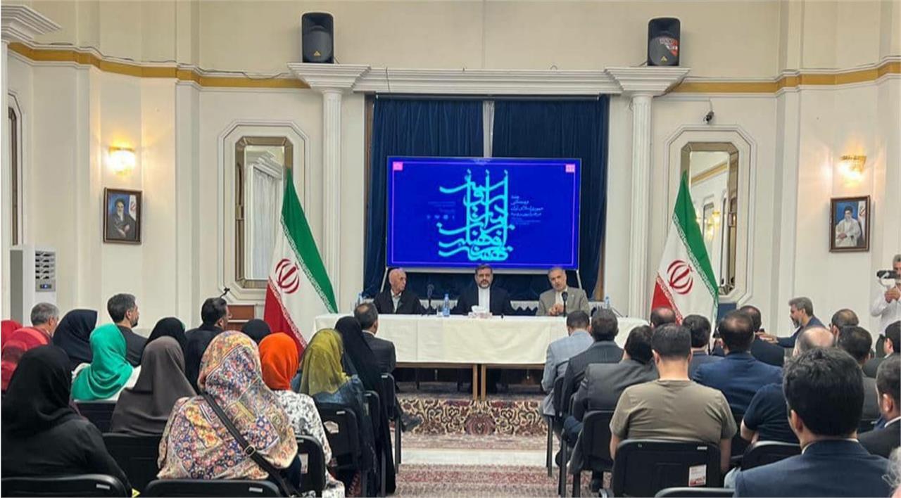 دیدار وزیر فرهنگ با هنرمندان اعزامی به هفته فرهنگی ایران در روسیه 